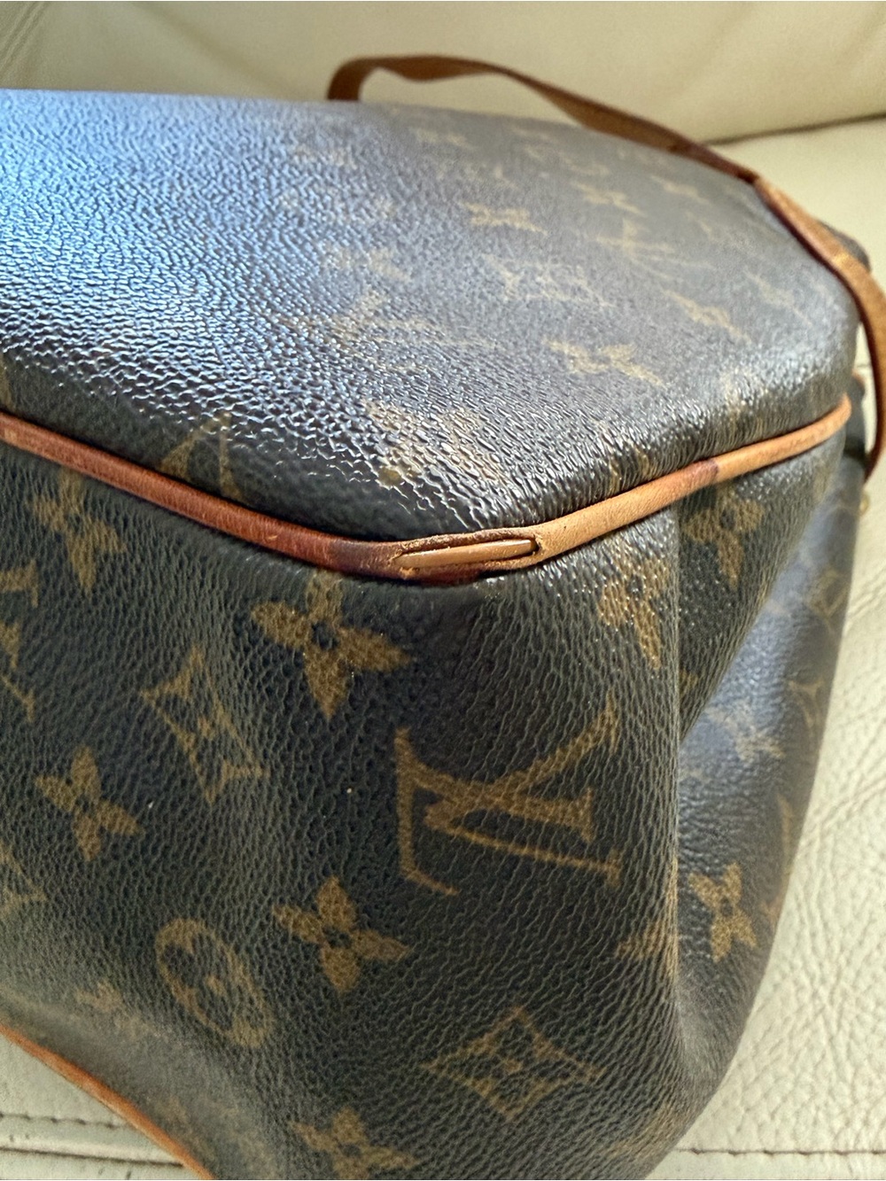 Louis Vuitton Batignolles
Vertical - Picture 9 of 14